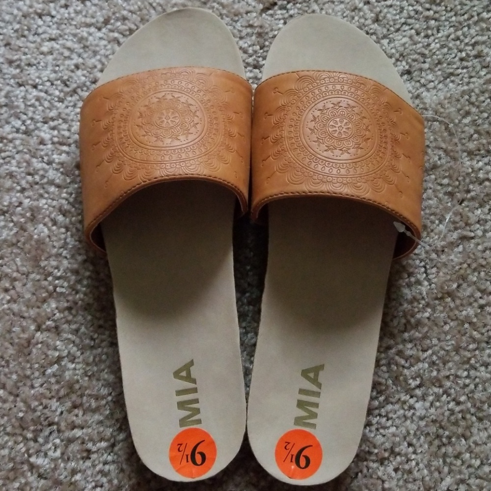 Cute Mia slippers